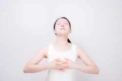 呼吸が浅いと疲労が抜けない? 自分の呼吸をチェックする方法とは