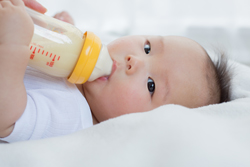 赤ちゃん用ミルク作りの水に「ピュアウォーター」を選ぶべき理由